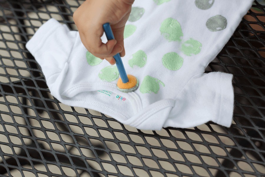 Make // DIY Tiny Baby Onesies by Fresh Mommy Blog