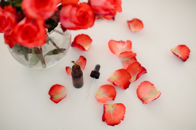 essential oils for romance and love by popular Florida lifestyle blogger Fresh Mommy Blog