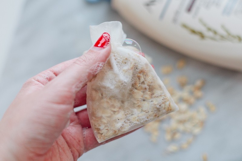 Create DIY Herbal Oatmeal Bath and Shower Bags for the Shower or as a Great Gift! - DIY Herbal Oatmeal Shower Bags by popular Florida lifestyle blogger Fresh Mommy Blog