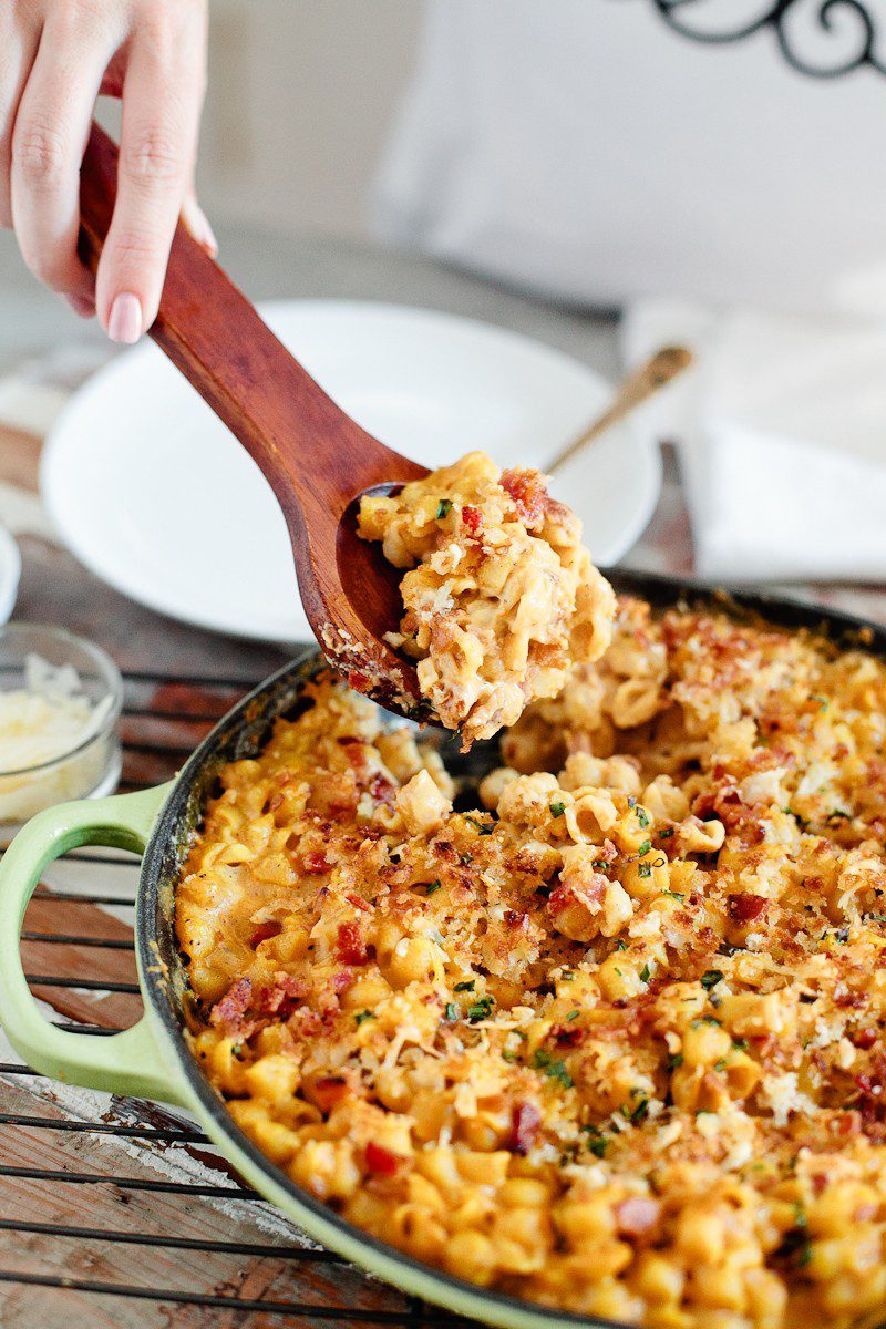 A deliciously creamy pumpkin bacon mac and cheese recipe is a perfect mix of flavors and a great ONE POT DISH for a weeknight dinner.