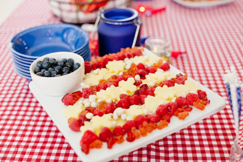 A patriotic flag snack tray that will impress your guests and get you in an Americano mood while you feel good about what you're serving with these healthier options!