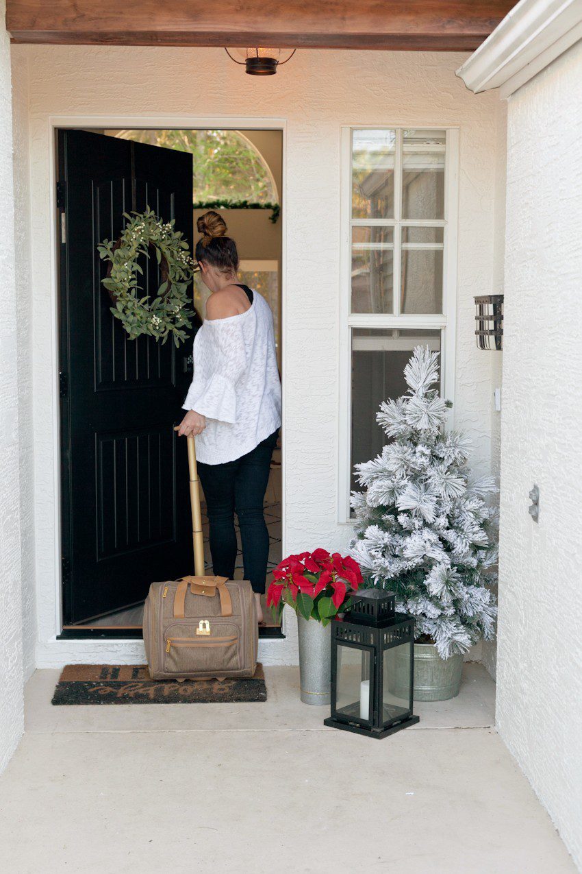 Modern farmhouse front entryway door makeover reveal! Open your front door to guests this Christmas season with an updated front door. Black and white with wood natural elements make a welcoming statement and up the curb appeal.