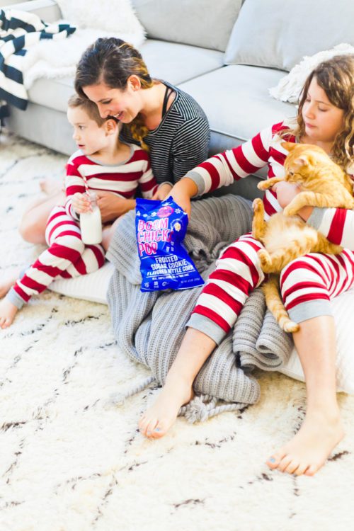 How To Indoor Movie Night Top 10 Family Christmas Movies how-to-indoor-movie-night-top-10-family-christmas-movies