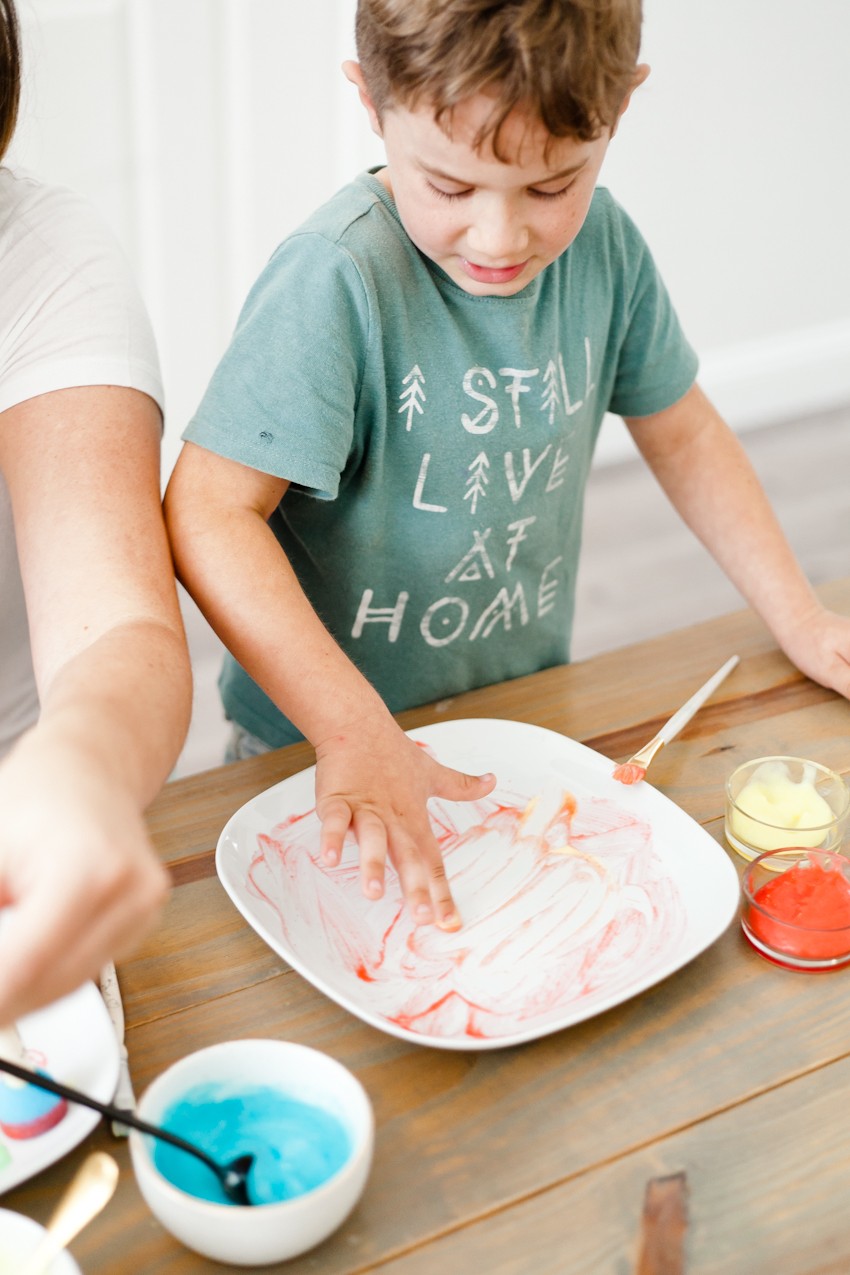 Make Learning Fun with this Edible Finger Paint! Just two simple ingredients from your kitchen will allow for so much creative learning and free play for your family. Kids love it! Perfect for homeschool, preschool, classroom activities and more.
