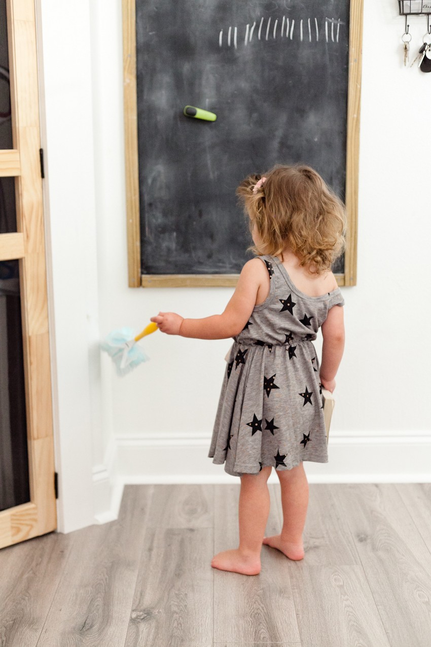 7 Useful House Cleaning Tips That You Need to Know! Spring cleaning hacks, tricks and clean home tips that your kids can help with from popular Florida lifestyle, travel and mommy blogger Tabitha Blue of Fresh Mommy Blog - 7 Useful House Cleaning Tips featured by popular Florida lifestyle blogger, Fresh Mommy Blog