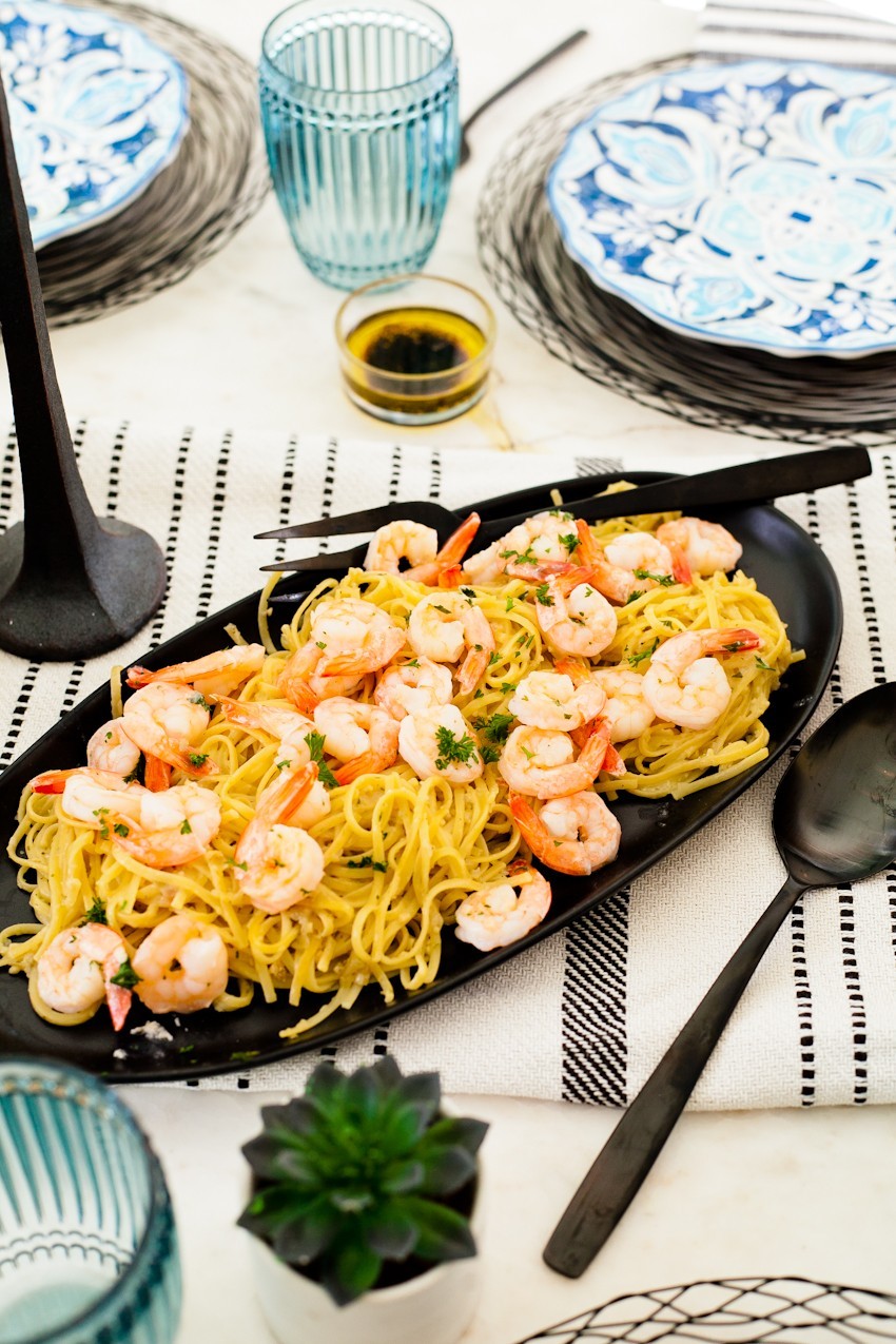 Summer Recipe: Simple Sizzling Shrimp Scampi and easy summer tablescape for entertaining - Easy Shrimp Scampi Recipe featured by popular Florida lifestyle blogger Tabitha Blue of Fresh Mommy Blog