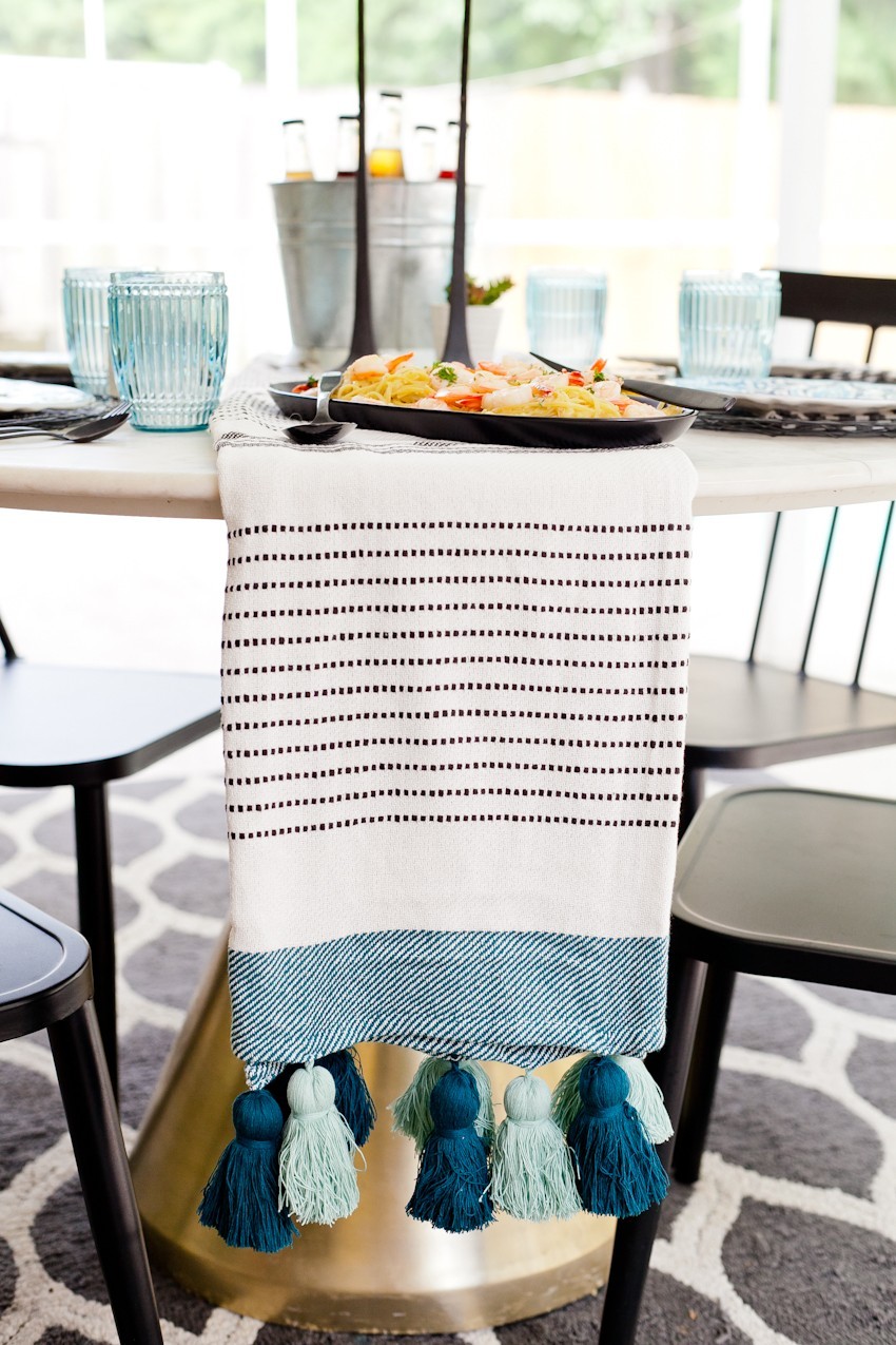 Summer Recipe: Simple Sizzling Shrimp Scampi and easy summer tablescape for entertaining featured by popular Florida lifestyle blogger Fresh Mommy Blog