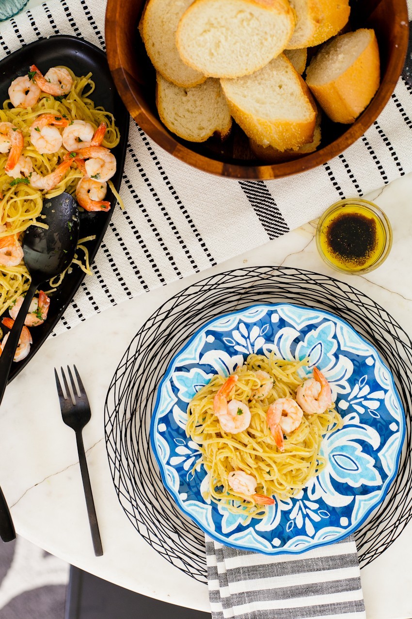 Summer Recipe: Simple Sizzling Shrimp Scampi and easy summer tablescape for entertaining featured by popular Florida lifestyle blogger Fresh Mommy Blog