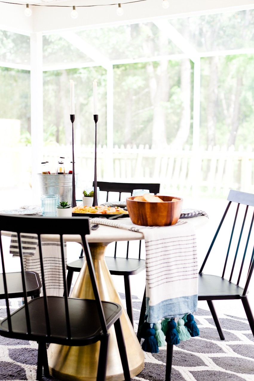 Summer Recipe: Simple Sizzling Shrimp Scampi and easy summer tablescape for entertaining featured by popular Florida lifestyle blogger Fresh Mommy Blog