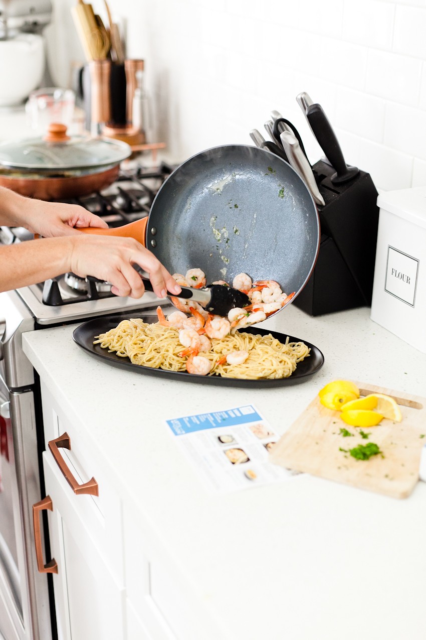 Summer Recipe: Simple Sizzling Shrimp Scampi and easy summer tablescape for entertaining featured by popular Florida lifestyle blogger Fresh Mommy Blog