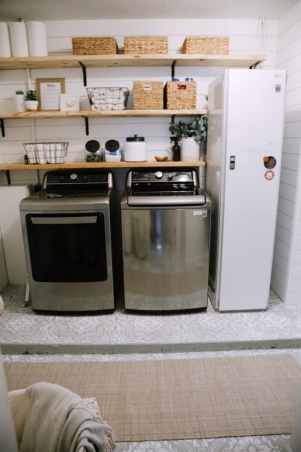 How We Designed a Family Friendly Laundry Room in our Garage - The Reveal! | How We Designed a Family Friendly Laundry Room in our Garage - The Reveal! by popular Florida DIY blog, Fresh Mommy: image of a family friendly laundry room.