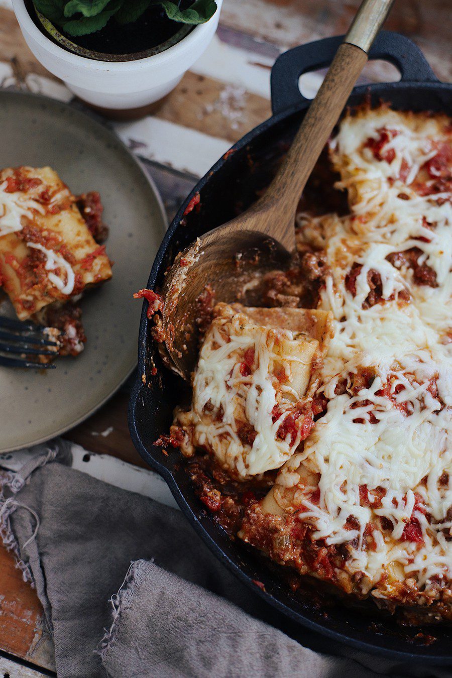 The Ultimate Cast Iron Lasagna with this lodge cast iron recipe from top Florida lifestyle blogger Tabitha Blue of Fresh Mommy Blog! Cast iron skillet cooking with kids to get family dinner on the table in 30 minutes!