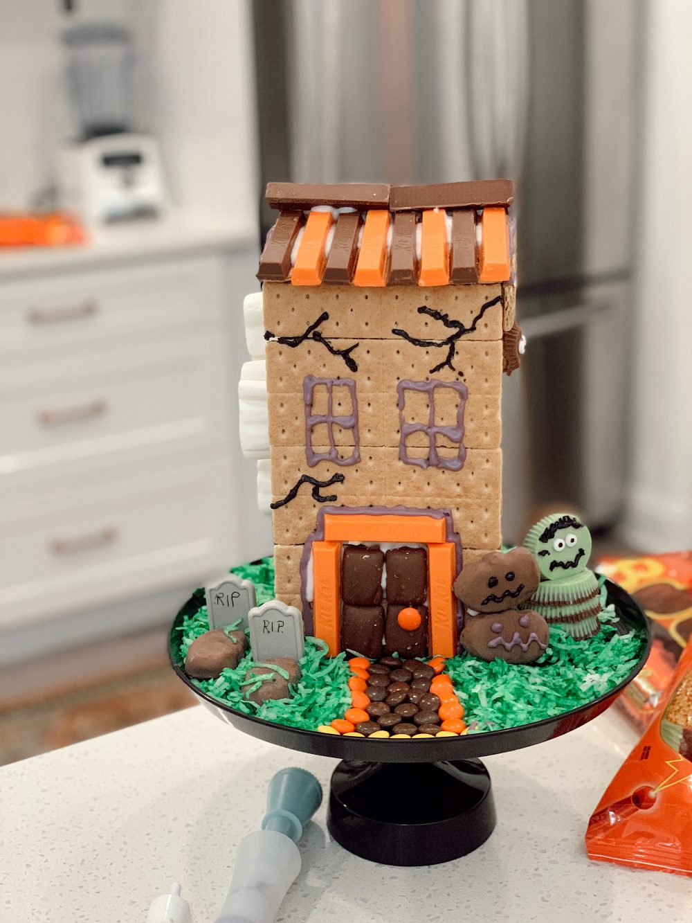 How to make easy, no-bake Haunted Halloween Candy Gingerbread House with Graham Crackers for a Spooktacular Halloween!