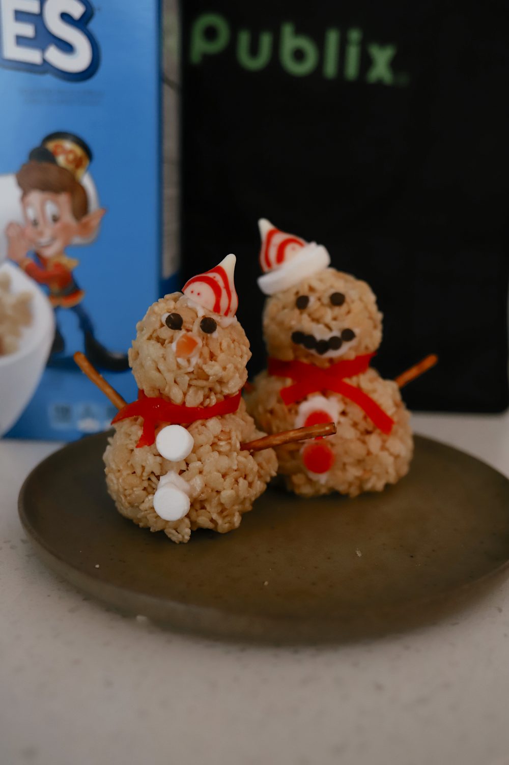 How to Make a Festive Rice Krispies Snowman Christmas Activity from mom and lifestyle blogger Tabitha Blue of Fresh Mommy Blog