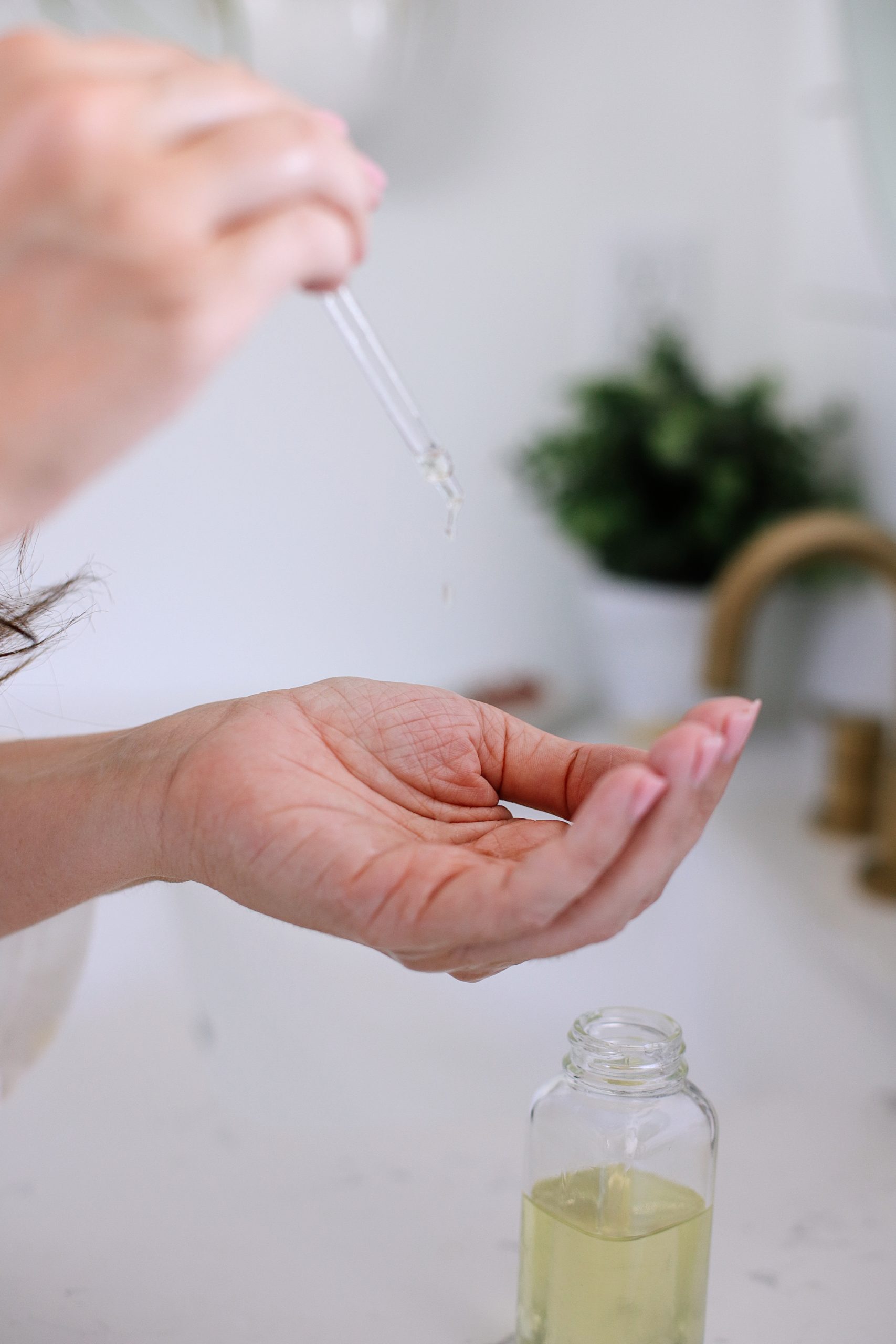 Revitalizing Essential Oils Good for your Skin featured by top US essential oils blogger, Fresh Mommy Blog