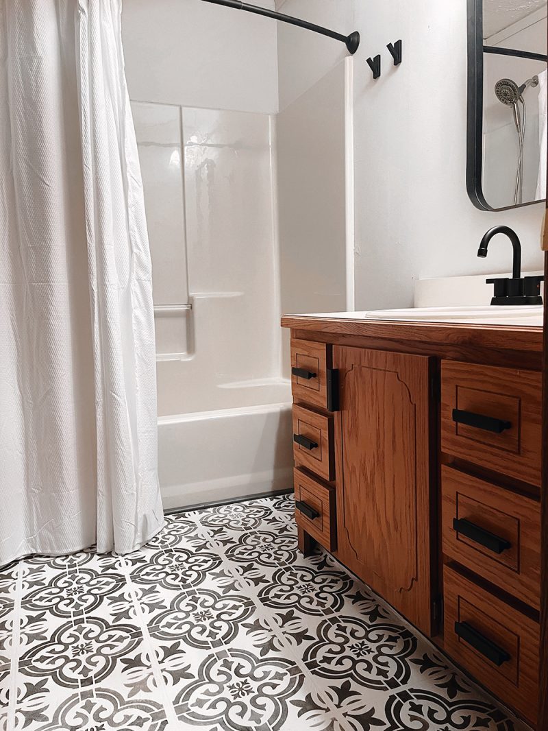 How to Paint Linoleum Floors - DIY - Fresh Mommy Blog