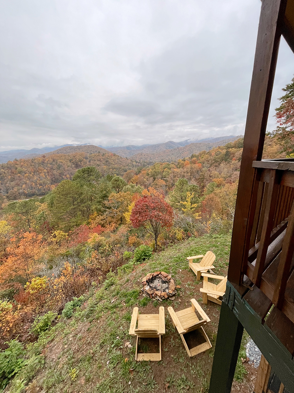 The Blues Mountainview Lodge, a blue Ridge Mountains cabin with Extreme Views