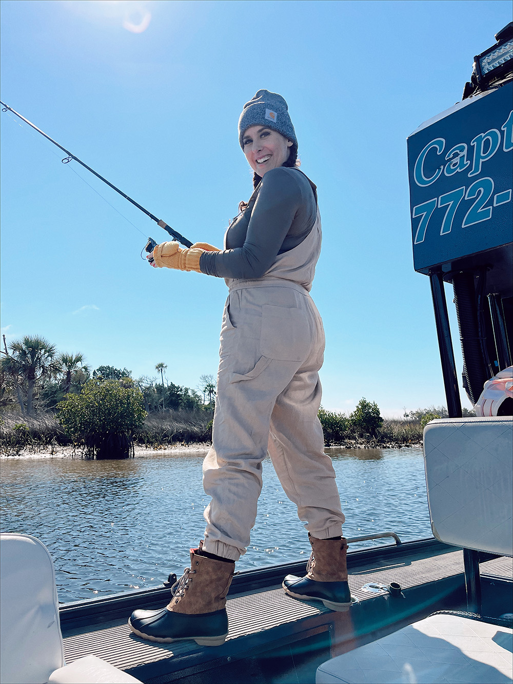 Best Things to Do in Crystal River FL on a Girls Getaway featured by top US blogger, Tabitha Blue of Fresh Mommy Blog.
