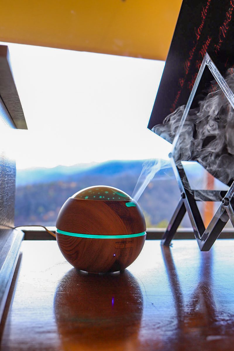 Woodsy Essential Oil Blends to Make the Weekend at the Cabin All the ...
