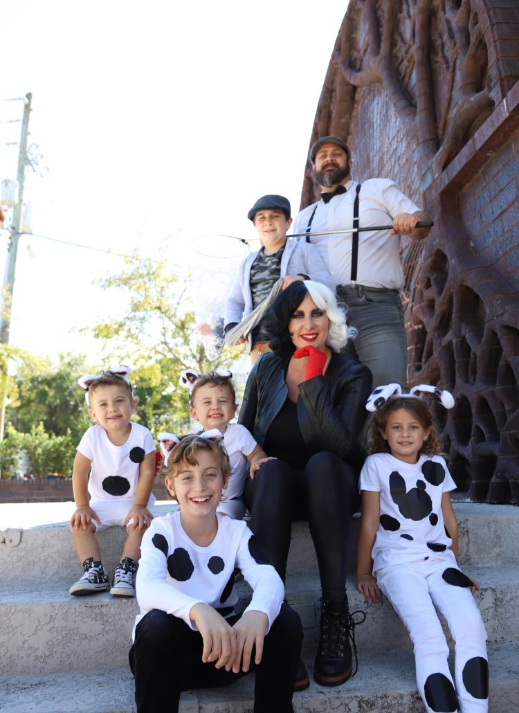 101 Dalmatian Family Costume Idea