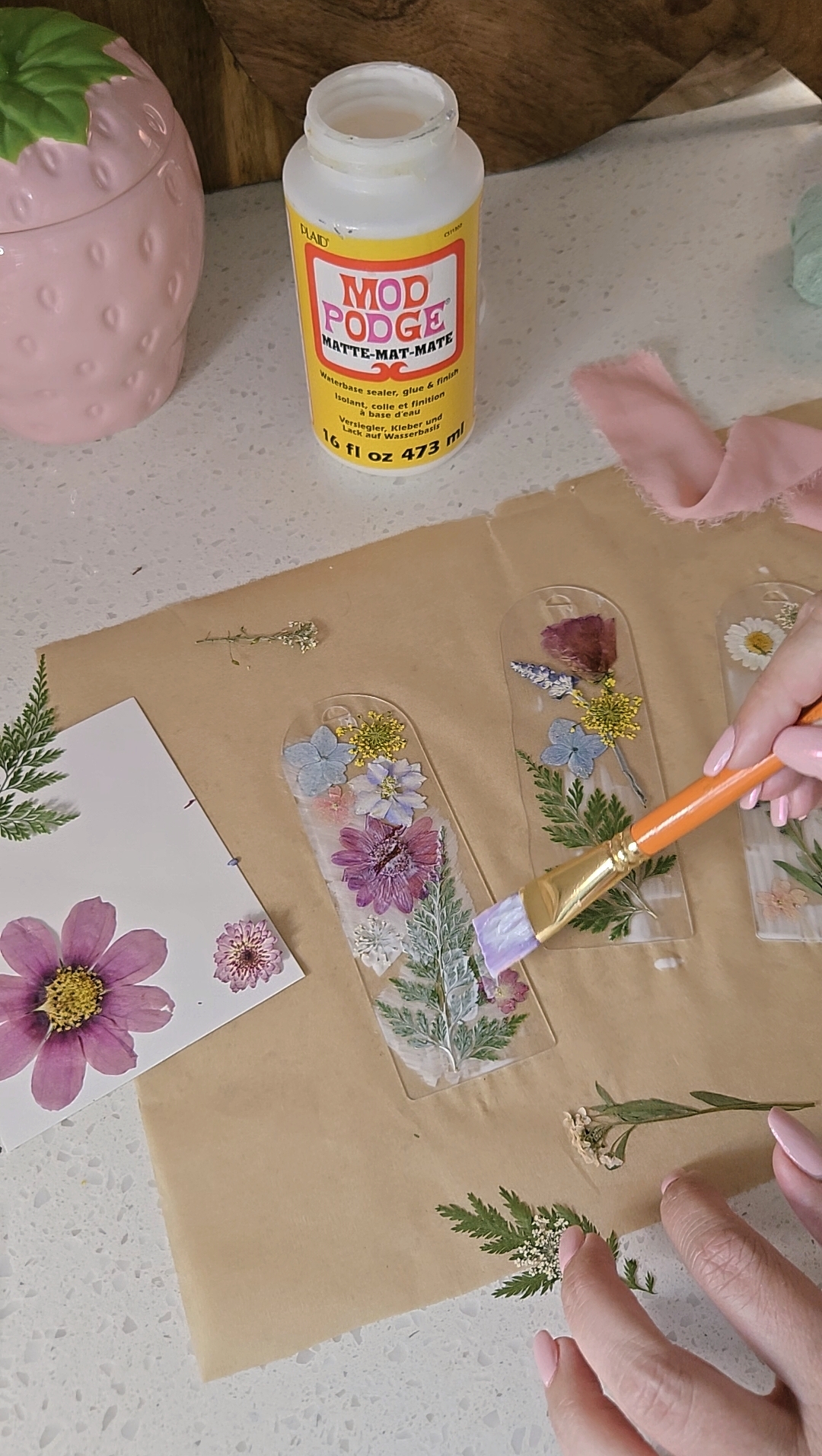 DIY Pressed Flower Bookmarks: A Beautiful Spring Craft Idea - Fresh ...
